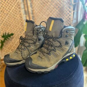 Salomon Quest 3 4D GTX - High Top Ankle Hiking Boots Brown with Yellow Accents